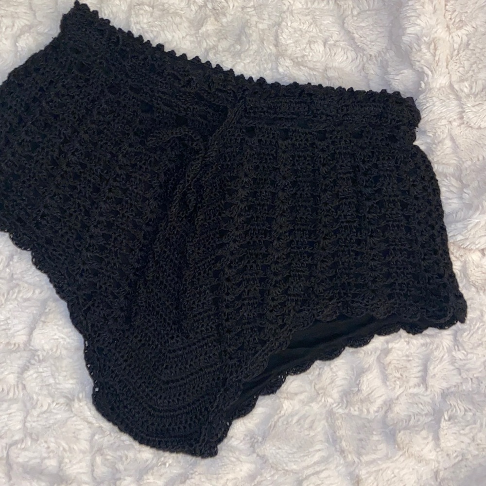 Olivaceous crochet shorts